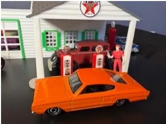 1/64 diorama Texaco gas station with orange muscle car